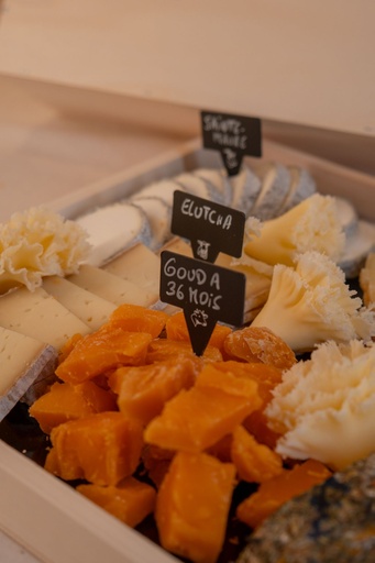 Boite apéro fromages/charcuterie 6-8 personnes